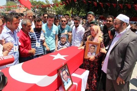 Karamanlı şehit polis son yolculuğuna uğurlandı 7