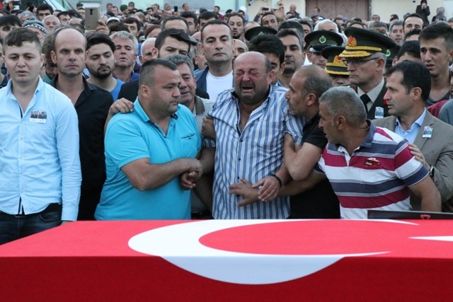 ŞEHİT HALİS ÖZCENGİZ TOPRAĞA VERİLDİ 11