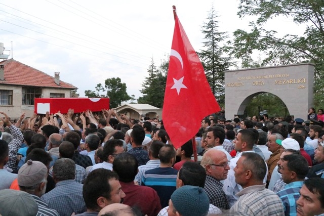 ŞEHİT HALİS ÖZCENGİZ TOPRAĞA VERİLDİ 13
