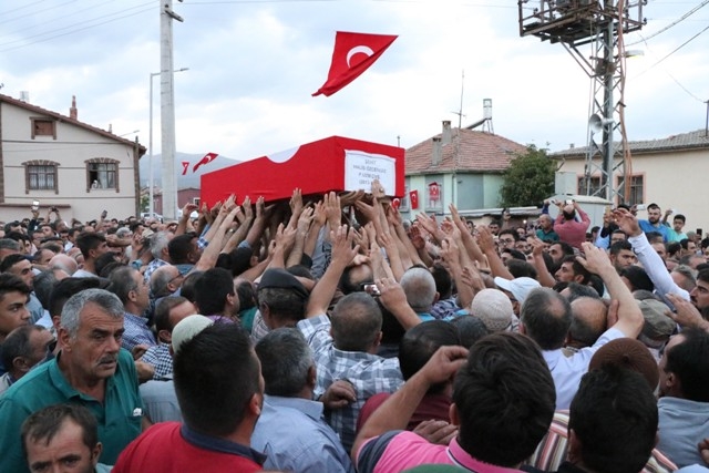 ŞEHİT HALİS ÖZCENGİZ TOPRAĞA VERİLDİ 14