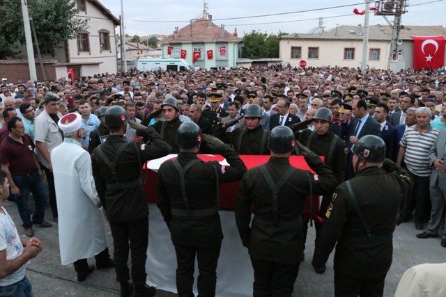 ŞEHİT HALİS ÖZCENGİZ TOPRAĞA VERİLDİ 15