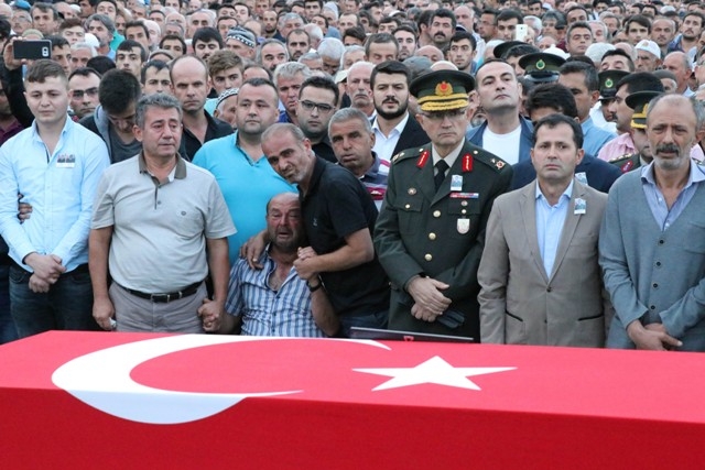 ŞEHİT HALİS ÖZCENGİZ TOPRAĞA VERİLDİ 17