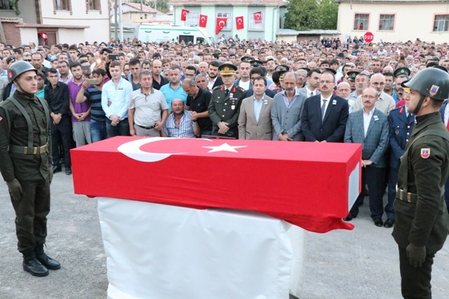 ŞEHİT HALİS ÖZCENGİZ TOPRAĞA VERİLDİ 18