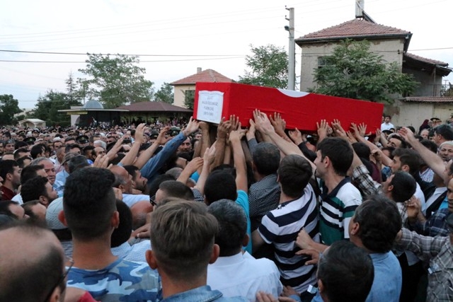 ŞEHİT HALİS ÖZCENGİZ TOPRAĞA VERİLDİ 7