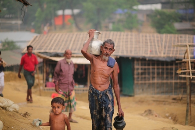 Myanmar'dan kaçmaya çalışan daha binlerce Arakanlı Müslüman var 100