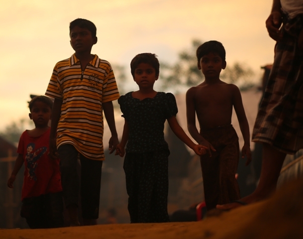 Myanmar'dan kaçmaya çalışan daha binlerce Arakanlı Müslüman var 101