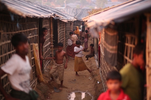 Myanmar'dan kaçmaya çalışan daha binlerce Arakanlı Müslüman var 102