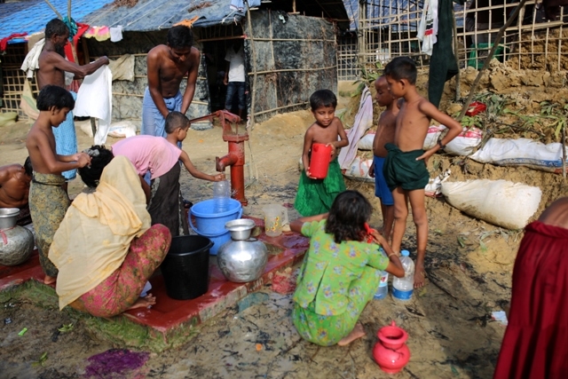 Myanmar'dan kaçmaya çalışan daha binlerce Arakanlı Müslüman var 109