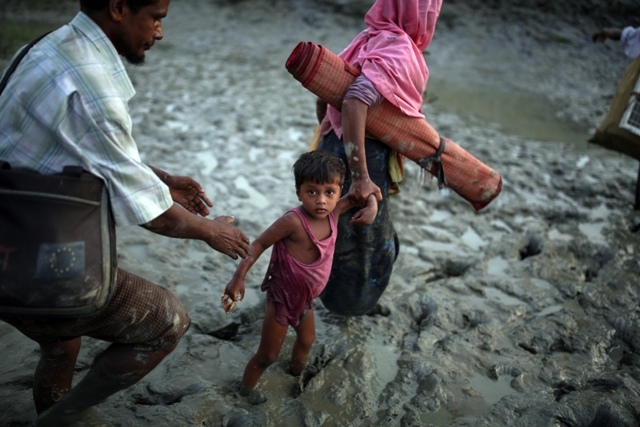 Myanmar'dan kaçmaya çalışan daha binlerce Arakanlı Müslüman var 17