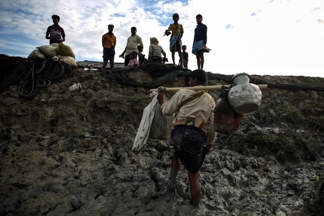 Myanmar'dan kaçmaya çalışan daha binlerce Arakanlı Müslüman var 6