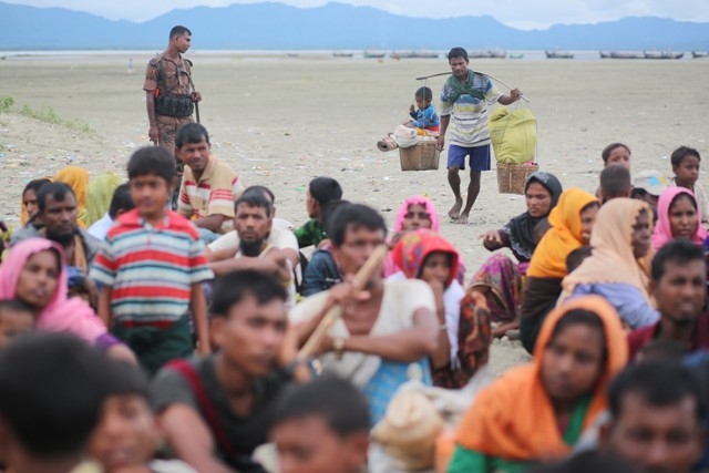 Myanmar'dan kaçmaya çalışan daha binlerce Arakanlı Müslüman var 76