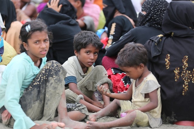 Myanmar'dan kaçmaya çalışan daha binlerce Arakanlı Müslüman var 82