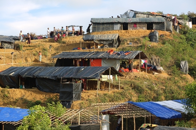 Myanmar'dan kaçmaya çalışan daha binlerce Arakanlı Müslüman var 87