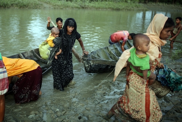 Myanmar'dan kaçmaya çalışan daha binlerce Arakanlı Müslüman var 9