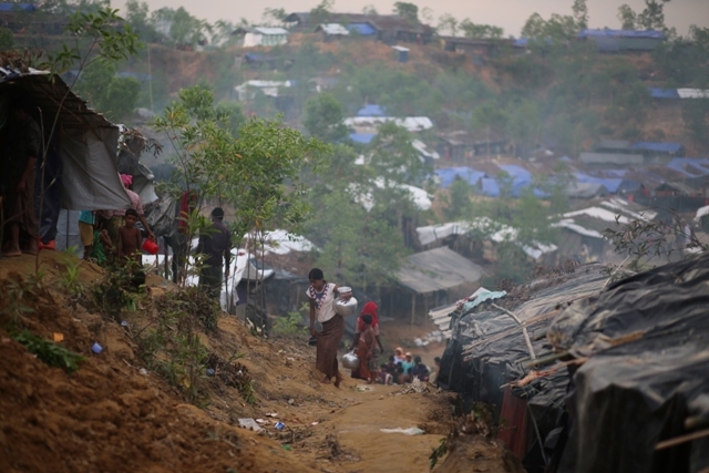 Myanmar'dan kaçmaya çalışan daha binlerce Arakanlı Müslüman var 95