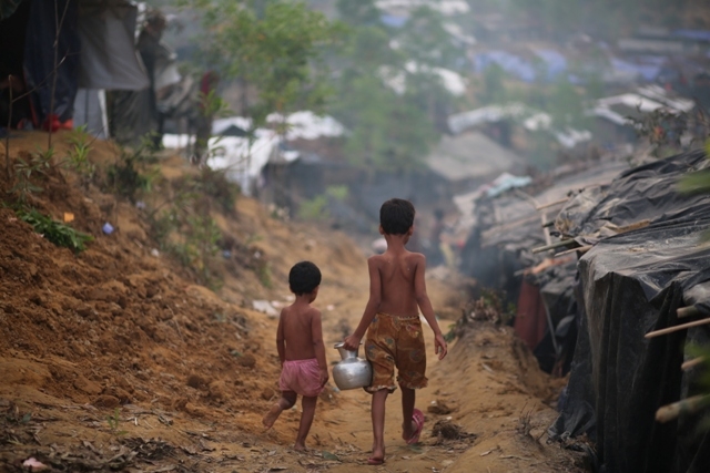 Myanmar'dan kaçmaya çalışan daha binlerce Arakanlı Müslüman var 97