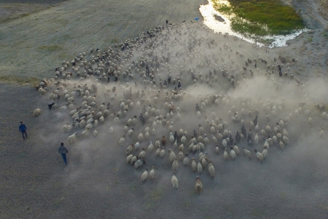 Göçerlerin çileli yolculuğu 'drone'la görüntülendi 31