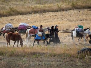 Göçerlerin çileli yolculuğu 'drone'la görüntülendi