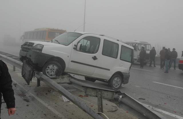 Konyada 25 araçlık zincirleme kaza 1