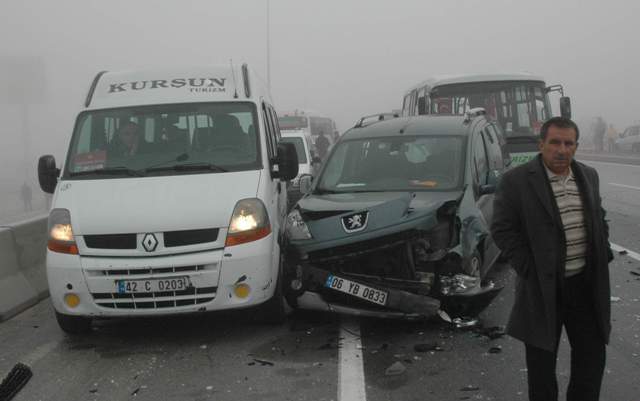 Konyada 25 araçlık zincirleme kaza 6