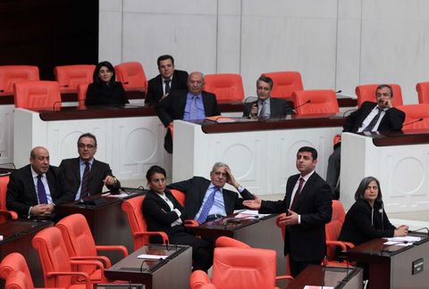 Mecliste oturma eylemi! 14
