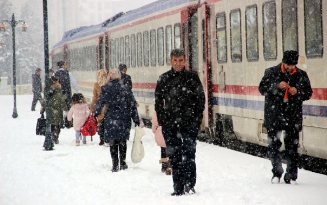 Tren garında muhteşem kar manzarası 3