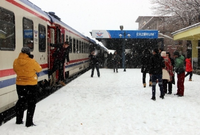 Tren garında muhteşem kar manzarası 4
