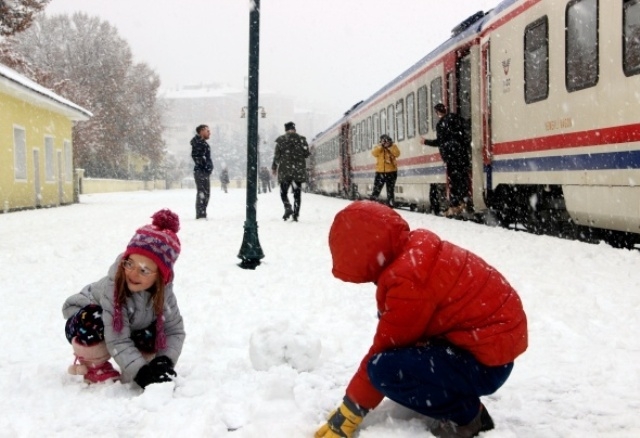 Tren garında muhteşem kar manzarası 6