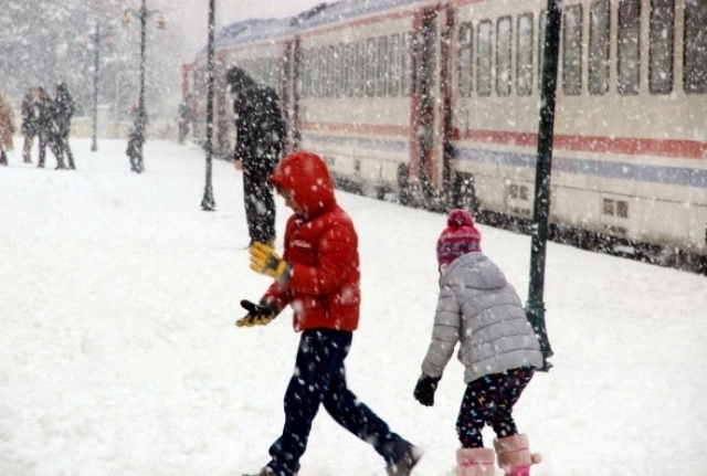 Tren garında muhteşem kar manzarası 7