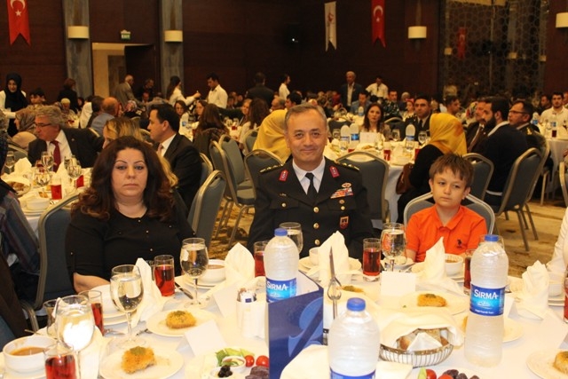 Şehit aileleri ve gaziler iftarda buluştu