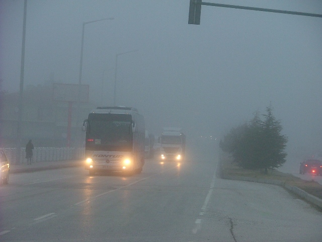Yoğun sis hayatı olumsuz etkiliyor 1
