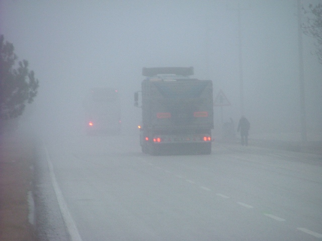 Yoğun sis hayatı olumsuz etkiliyor 2