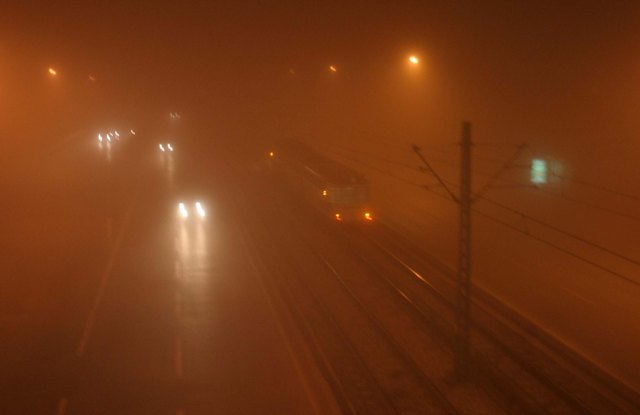 Yoğun sis hayatı olumsuz etkiliyor 6
