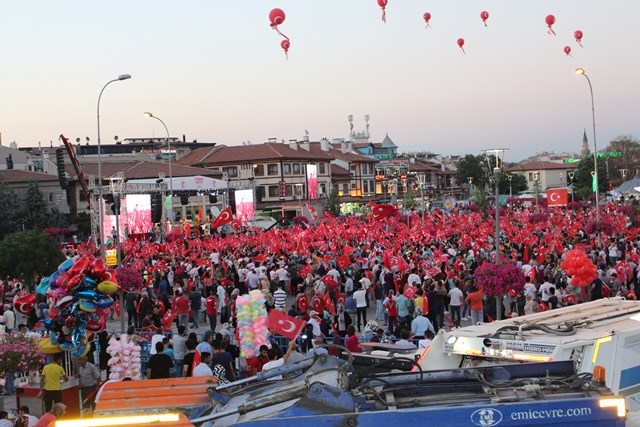 Mevlana Meydanı Dar Geldi 12
