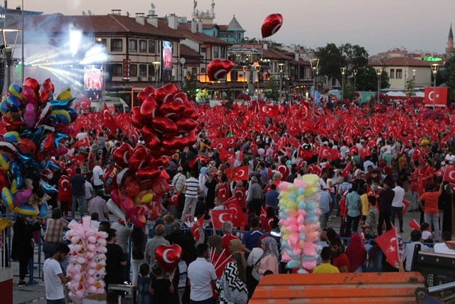 Mevlana Meydanı Dar Geldi 13