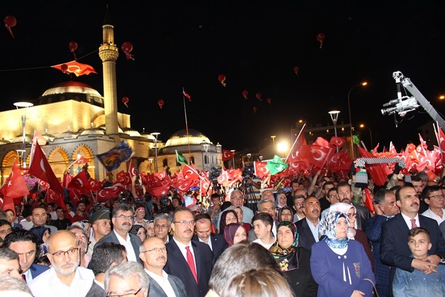 Mevlana Meydanı Dar Geldi