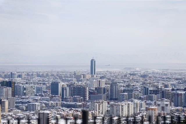 Konya'da kar yerini ayaza bıraktı 2