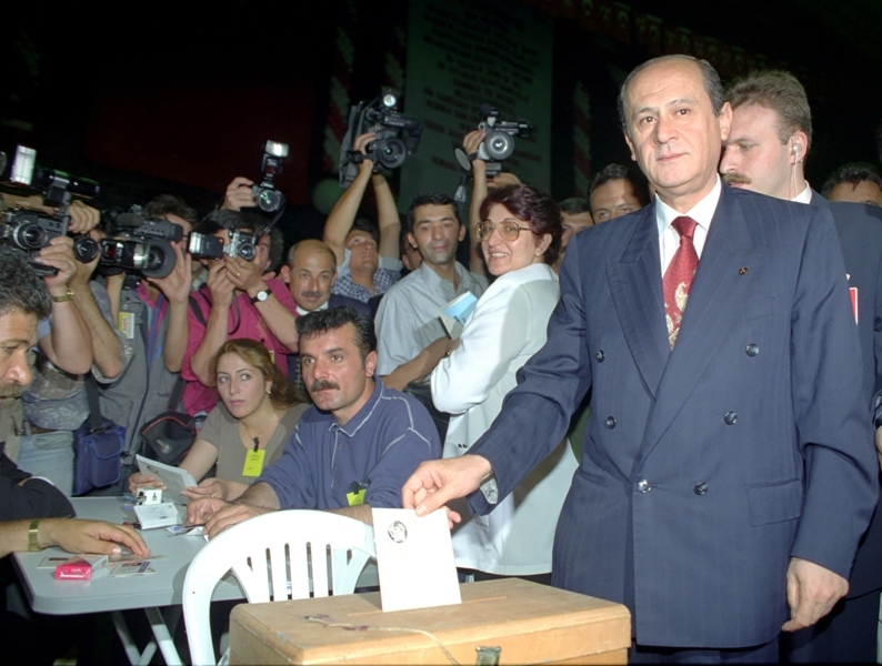 MHP SİYASETTE YARIM ASRI DEVİRDİ 19