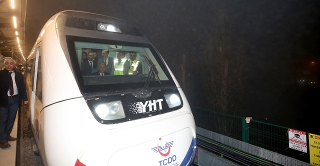 YHT ile Konya-İstanbul  4 saat 45 dakika 6