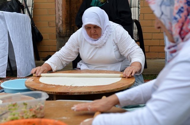 Avustralya’daki Konyalılar "yufka ekmek" geleneğini sürdürüyor