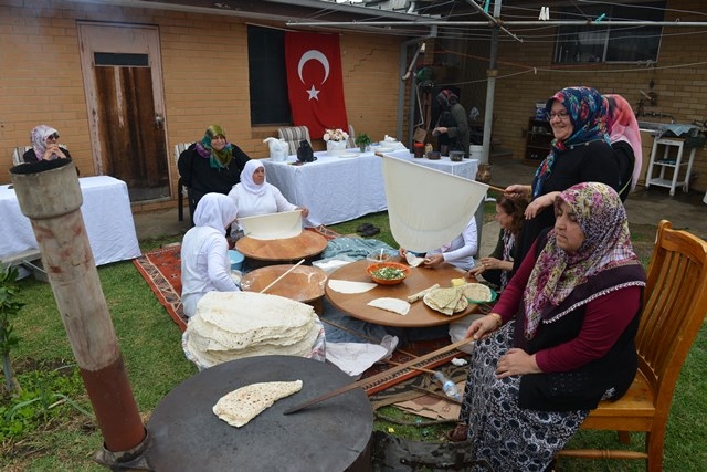 Avustralya’daki Konyalılar "yufka ekmek" geleneğini sürdürüyor 7