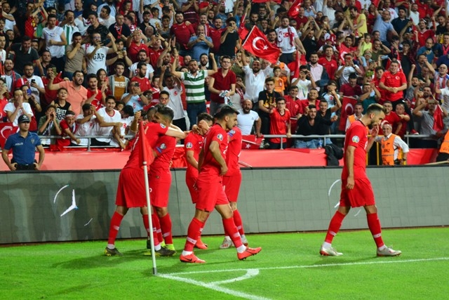 Milli Takım  Konya'da tarih yazdı 77