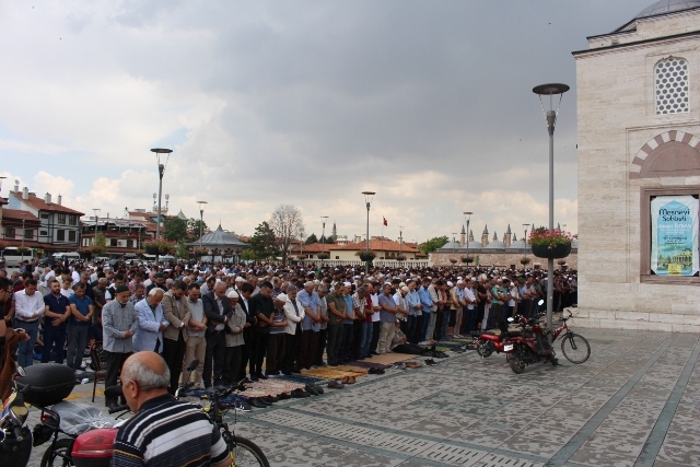 Konya'da Mursi için gıyabi cenaze namazı 1