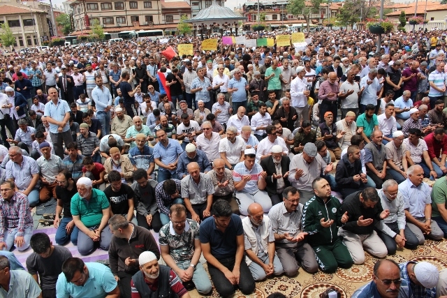 Konya'da Mursi için gıyabi cenaze namazı 11