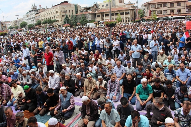 Konya'da Mursi için gıyabi cenaze namazı 12