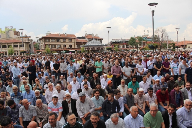 Konya'da Mursi için gıyabi cenaze namazı 2