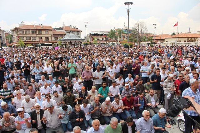 Konya'da Mursi için gıyabi cenaze namazı 4