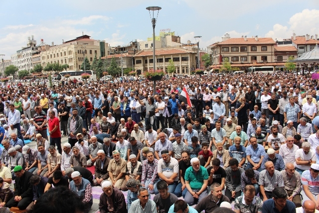 Konya'da Mursi için gıyabi cenaze namazı 6