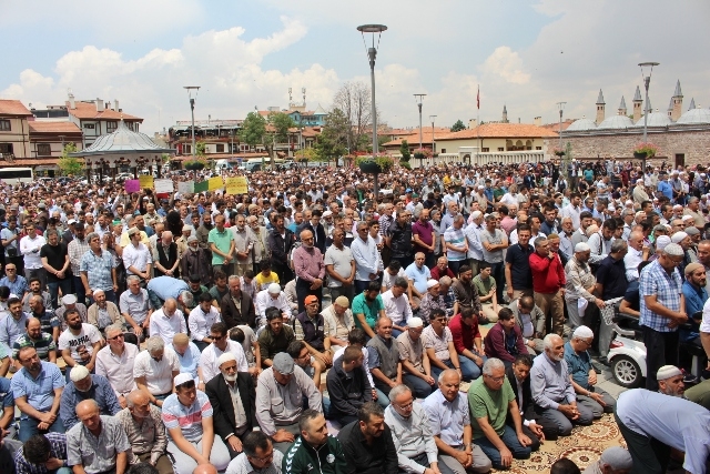 Konya'da Mursi için gıyabi cenaze namazı 7