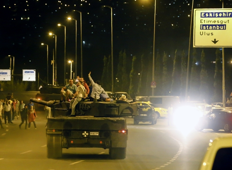 TANKLARA KARŞI DURAN BÜYÜK MİLLET (Az bilinen fotoğraflar) 1